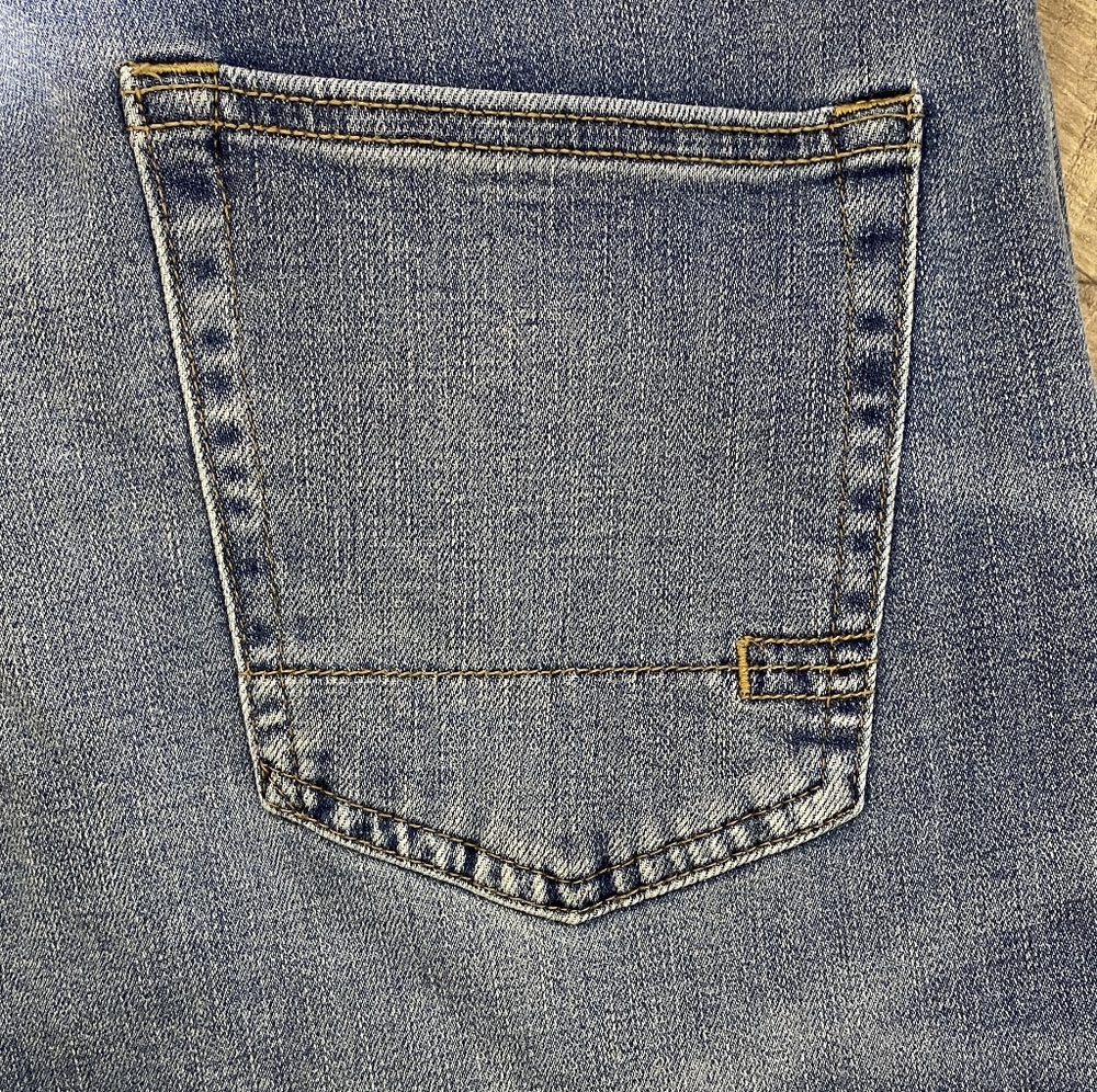 Aeropostale Classic Blue Jeans - Picture 3 of 5